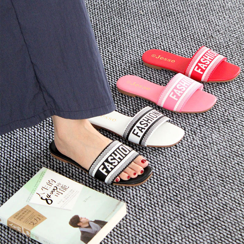In Stock Ladies slippers Yiwu stall direct sales fashion embroidery  flat bottom cool slippers