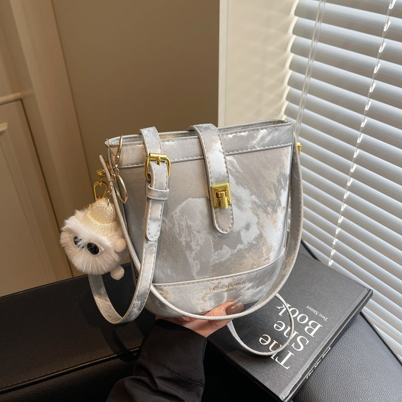 Simple casual hand bucket bag 2025 spring new Korean version trendy shoulder bag premium messenger bag