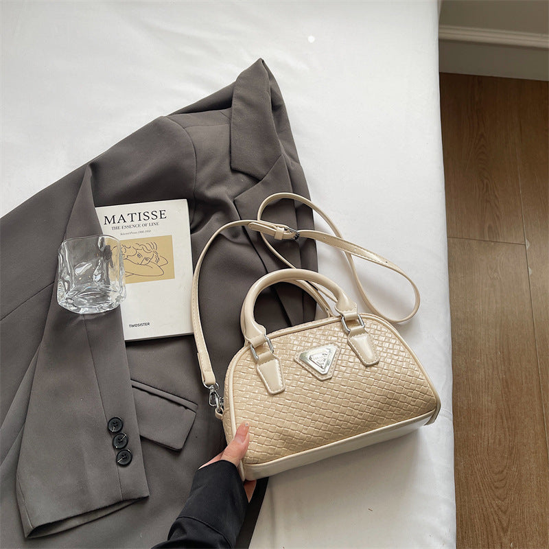 Retro small bag women 2025 new popular versatile messenger bag super fire portable bowling bag fashion shoulder bag