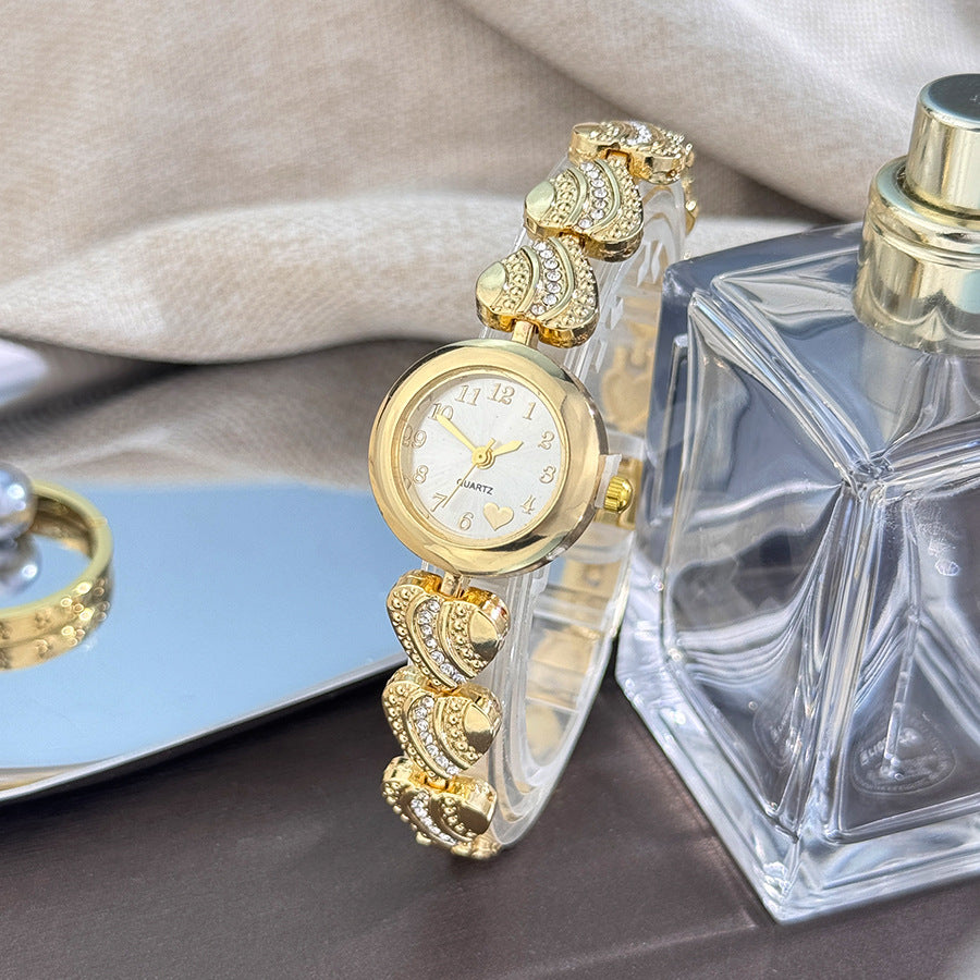 New women's heart-shaped bracelet watch - cross-border hot seller, quartz movement, petite diamond-accented watch bracelet, wholesale from manufacturer