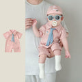 Baby short-sleeve romper: adorable summer outfit for little boys - stylish and trendy for summer strolls and crawling!