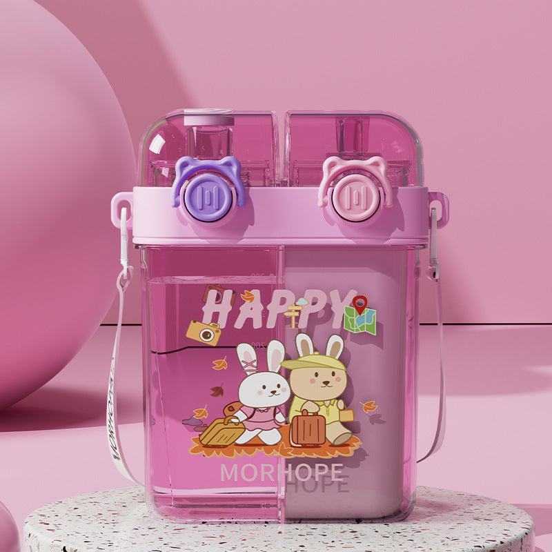 Ready-to-ship water bottles for kids, featuring a divided design for dual drinking options. stylish and portable, perfect for outdoor adventures and travel, suitable for both boys and girls