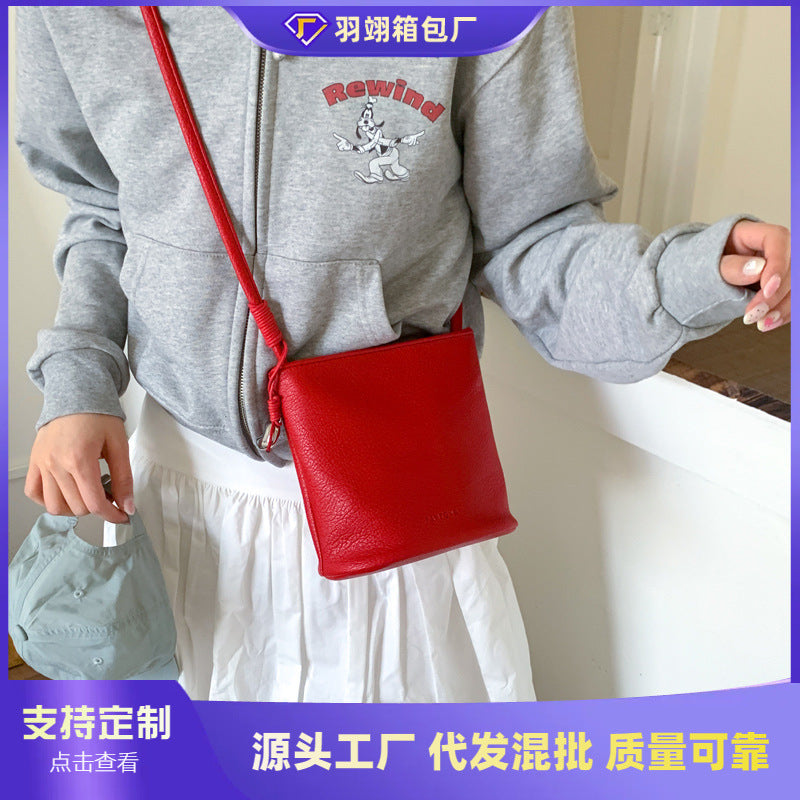 Foreign order simple and versatile small bag women's summer 2025 new fashion shoulder messenger bag this year popular bucket bag
