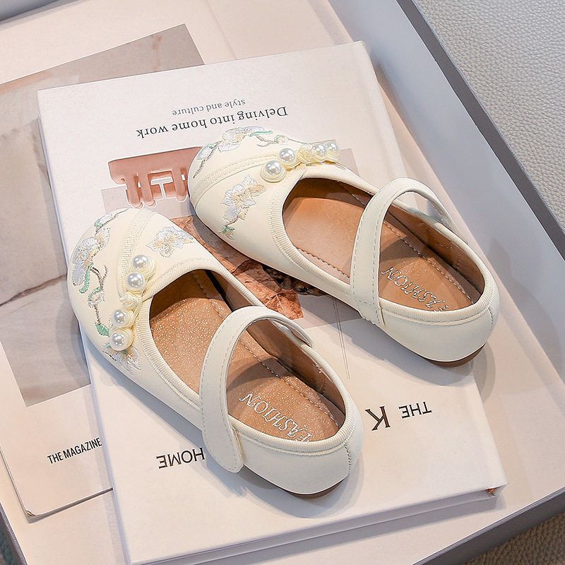 Girls' hanfu shoes -  summer new collection: children's princess flats, traditional chinese style, embroidered shoes for girls, trendy leather shoes (suitable for matching with horse-faced skirts)