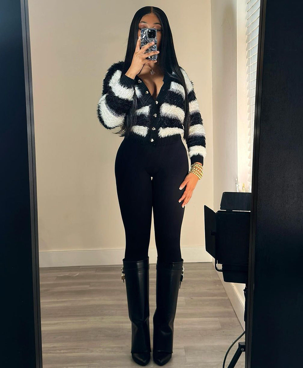 European and american cross-border women's wholesale:  winter bestseller - fashionable black and white striped single-breasted cardigan knitwear