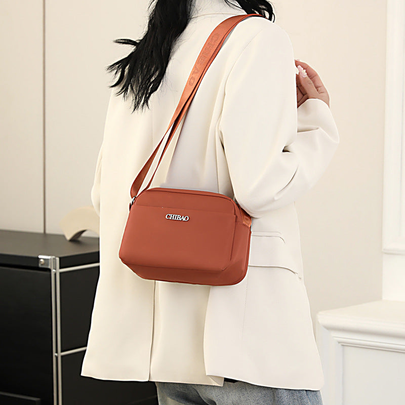 Foreign trade new lightweight messenger bag bag women's solid color simple nylon cloth casual shoulder bag portable commuter small square bag