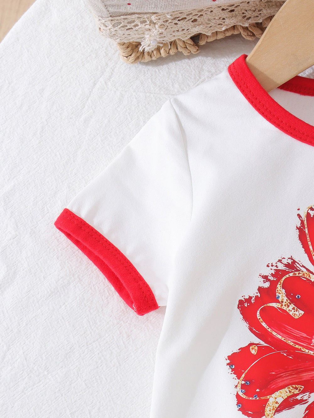 Kids clothing fashion children's clothing children's flower pattern white short-sleeved t-shirt red plaidpants