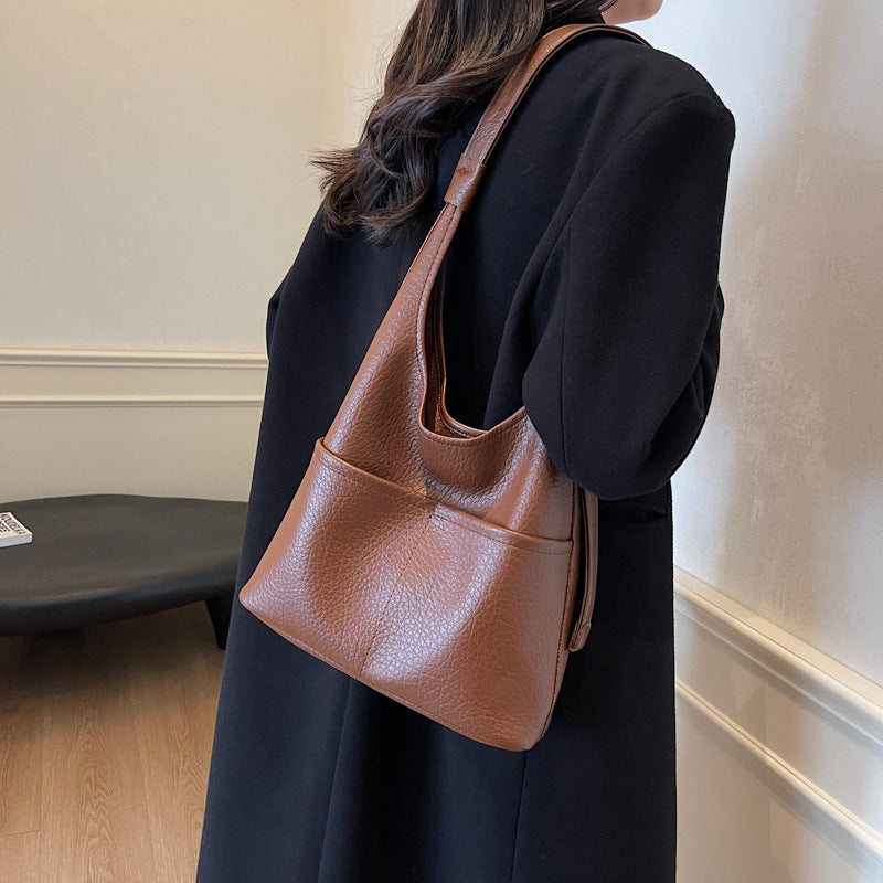 Autumn and winter retro soft surface niche design bag 2025 new women's bag popular popular versatile shoulder bag bucket bag