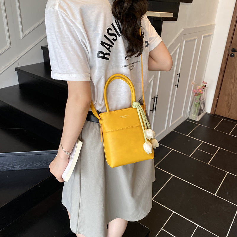 Foreign trade advanced sense niche bag women's summer 2025 new versatile shoulder messenger bag ins popular mobile phone bag