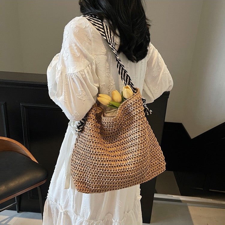 Cross-border straw bag women's large-capacity messenger bag 2025 new holiday woven bag lazy wind shoulder tote bag