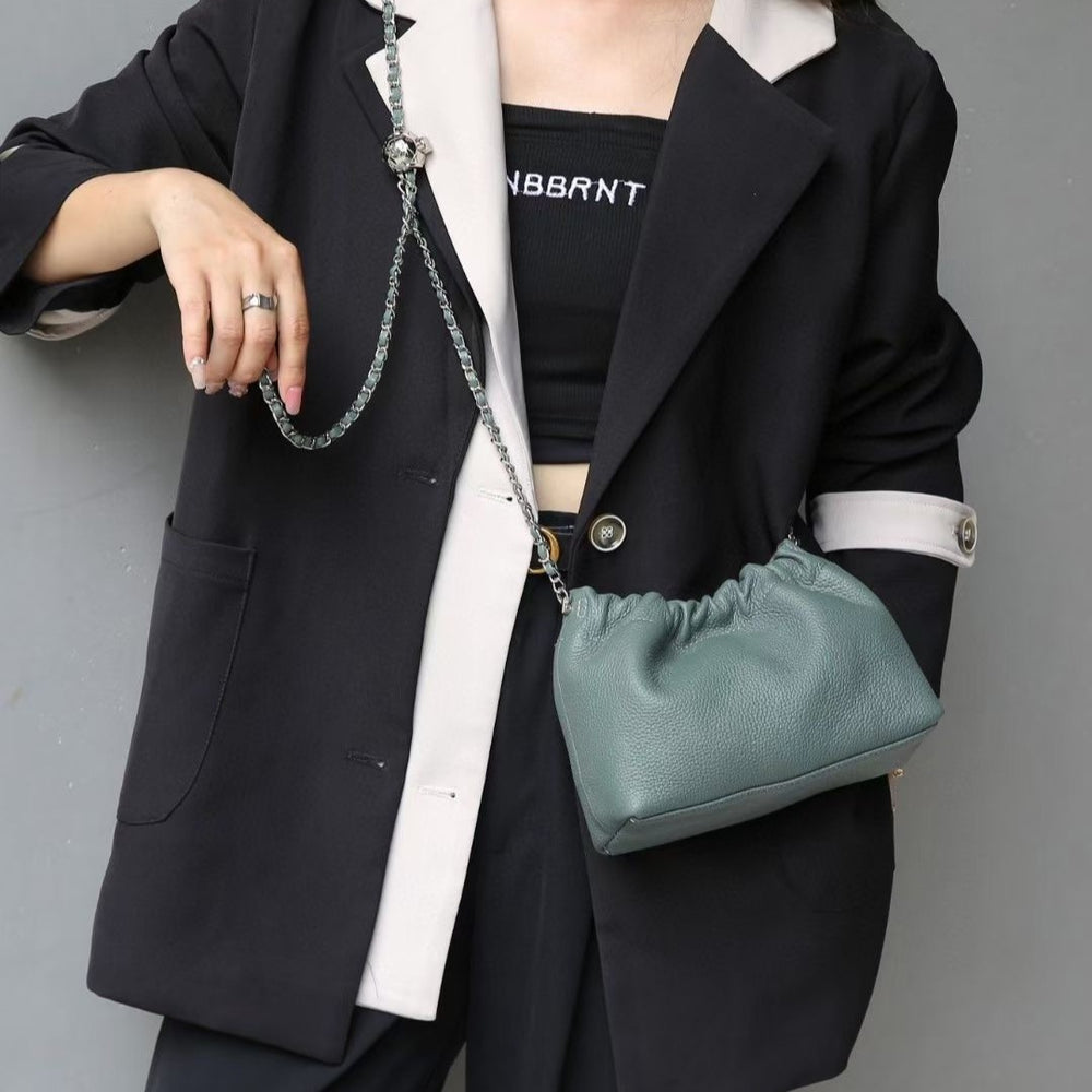 This year's trendy gold chain shoulder bag for women, 2024's new cloud-shaped pleated bag, genuine leather single-shoulder crossbody bag, fashionable