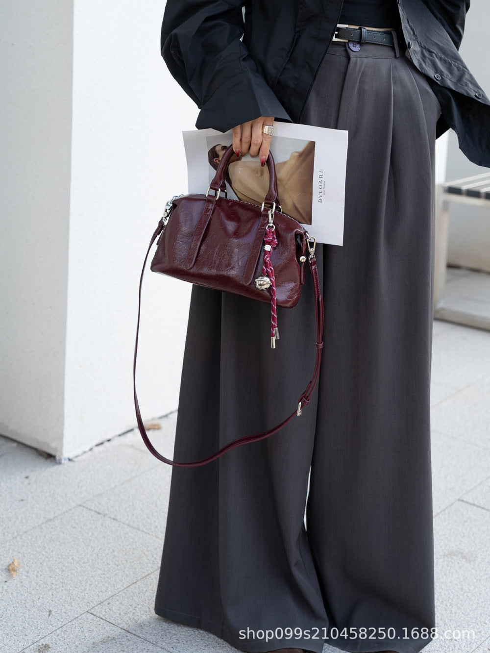 2024 fall/winter new women's bag: oil wax leather boston pillow bag - vintage, casual, versatile handbag & crossbody bag