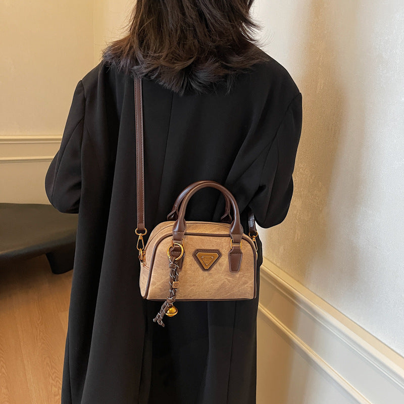 Feel retro small bag women 2025 new autumn and winter popular versatile messenger bag super fire portable bowling bag