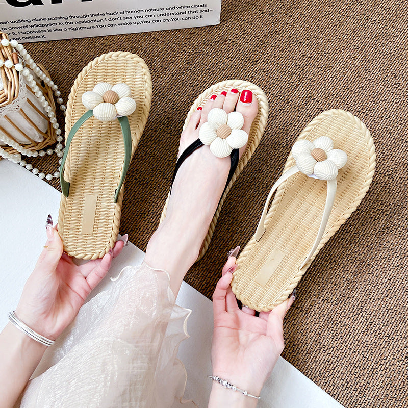 New lightweight women's flip-flops: beach-ready, odor-resistant, casual, stylish korean design with cute floral detail
