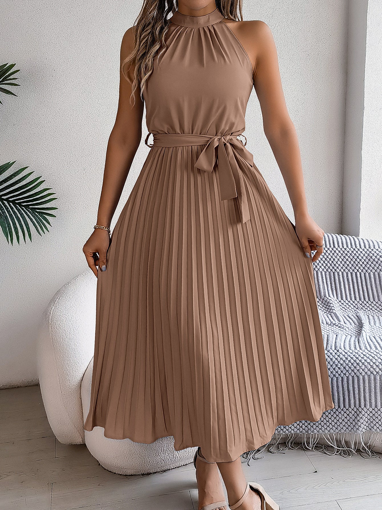 Real shot 2025 European and American spring and summer elegant stand-up collar sleeveless waist pleated dress,   women's clothing