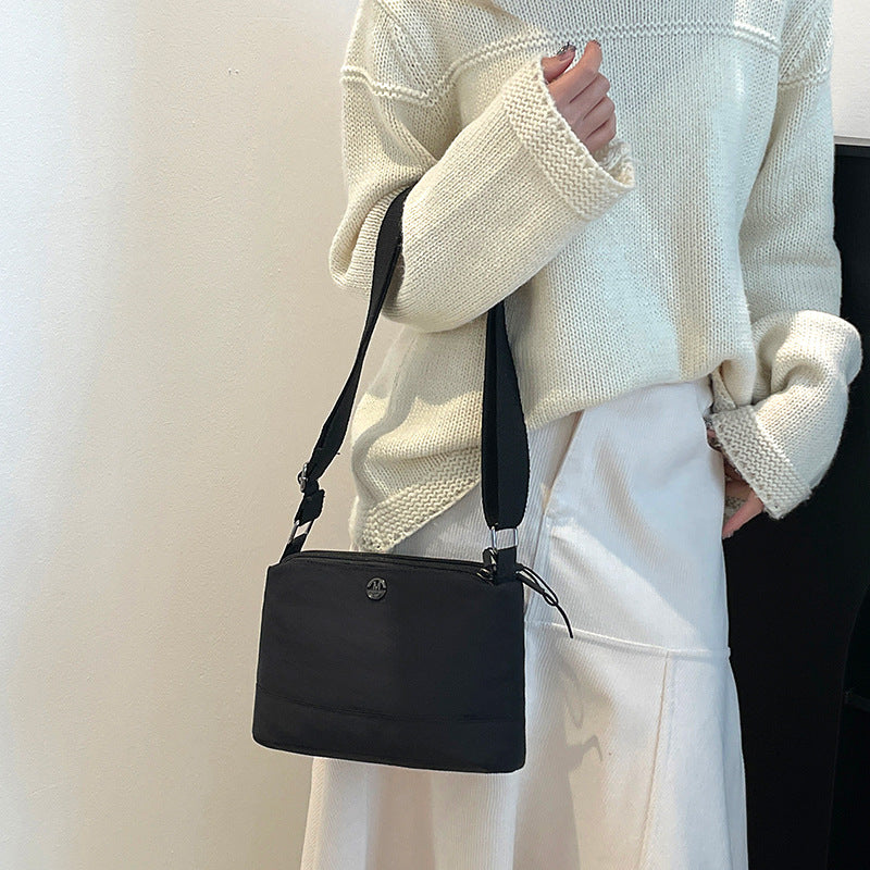 New fashionable and lightweight messenger bag women's large capacity multi-layer travel shopping small square bag simple and versatile messenger bag women