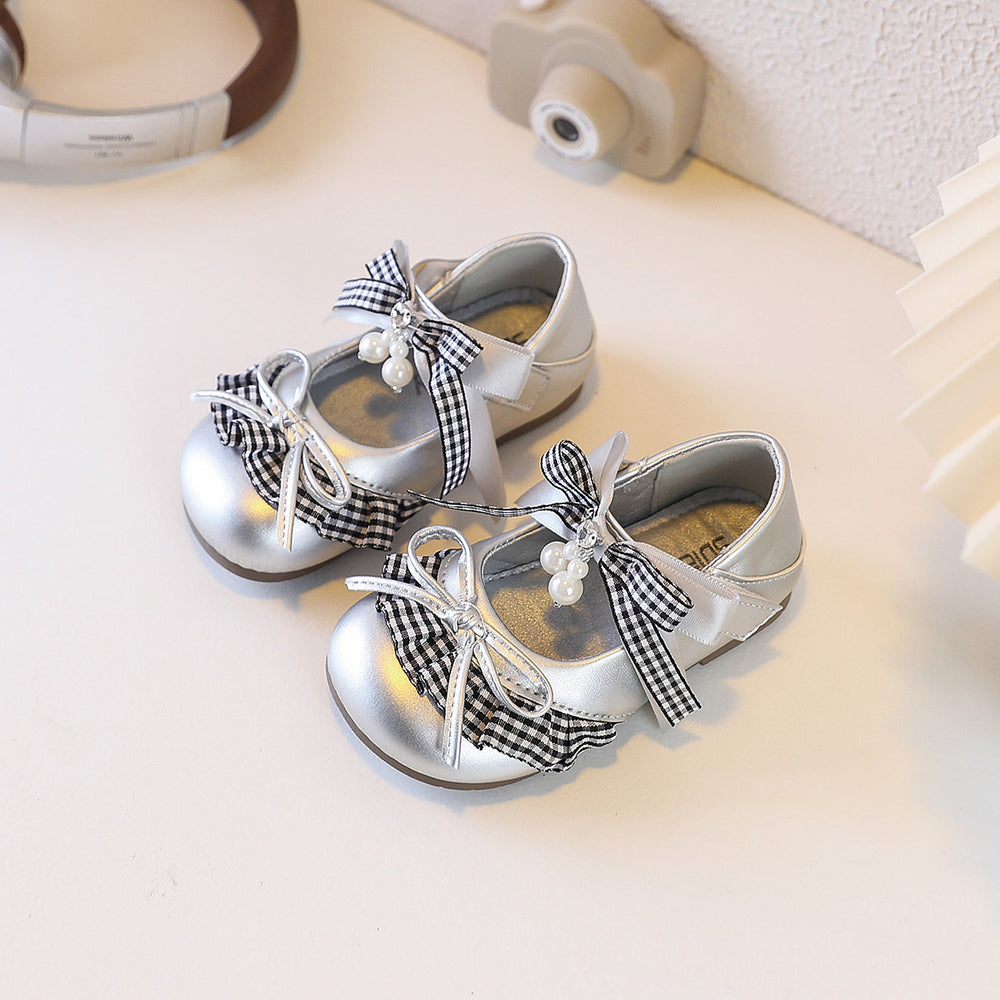 Ready-to-ship girls' leather shoes: korean style, kids' patent leather princess shoes, fashionable studded bowknot flats, performance shoes
