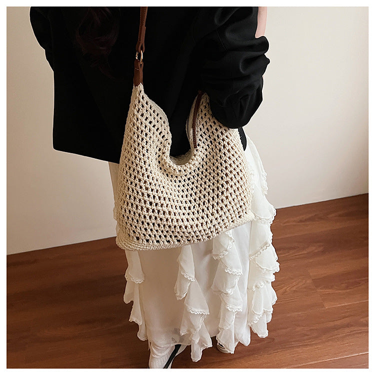 Cross-border trendy fashion hollow straw woven underarm bag women's 2025 summer simple temperament large capacity casual shoulder bag