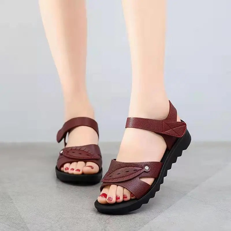 Summer hot sale: women's beach sandals, mom's sandals, waterproof soft-soled clogs, comfortable casual shoes for middle-aged and elderly women