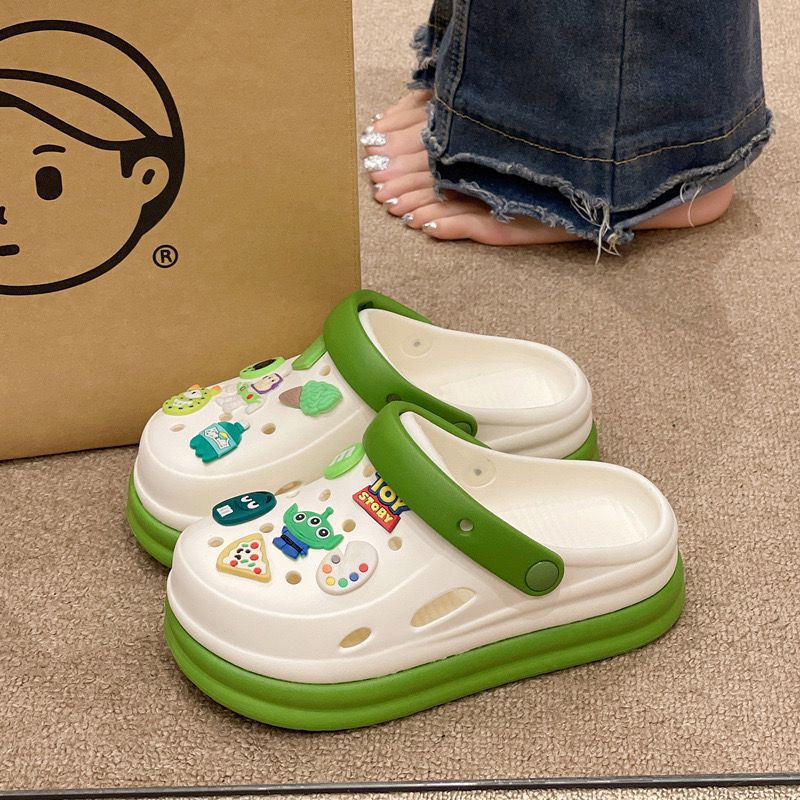 Cartoon cute crocs women's summer student indoor and outdoor wear shit-feeling thick soleheight-increasing non-slip toe cap sandals