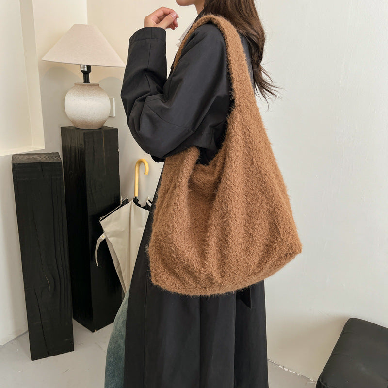 New commuter retro lazy wind Internet celebrities ins large capacity personality niche woolen single shoulder underarm tote bag