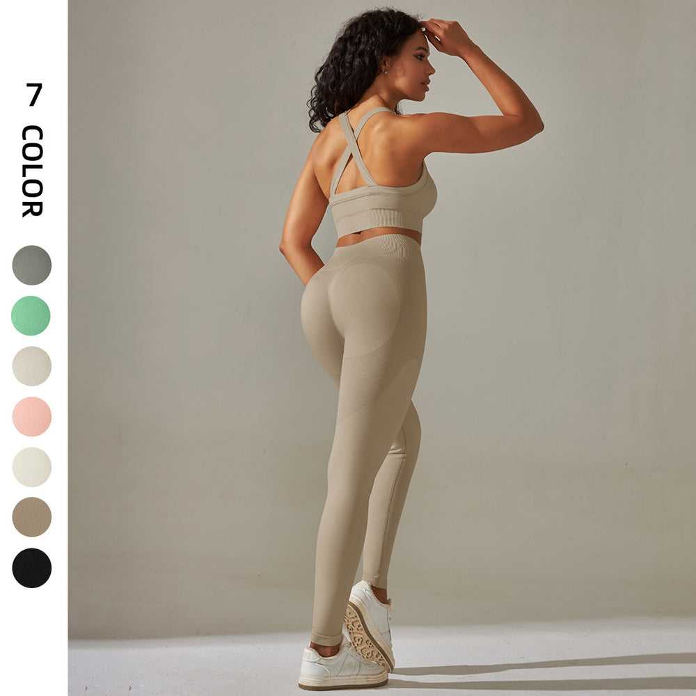 New seamless yoga set: high-waisted peach lift leggings with criss-cross back bra - sweat-wicking workout outfit for running and fitness