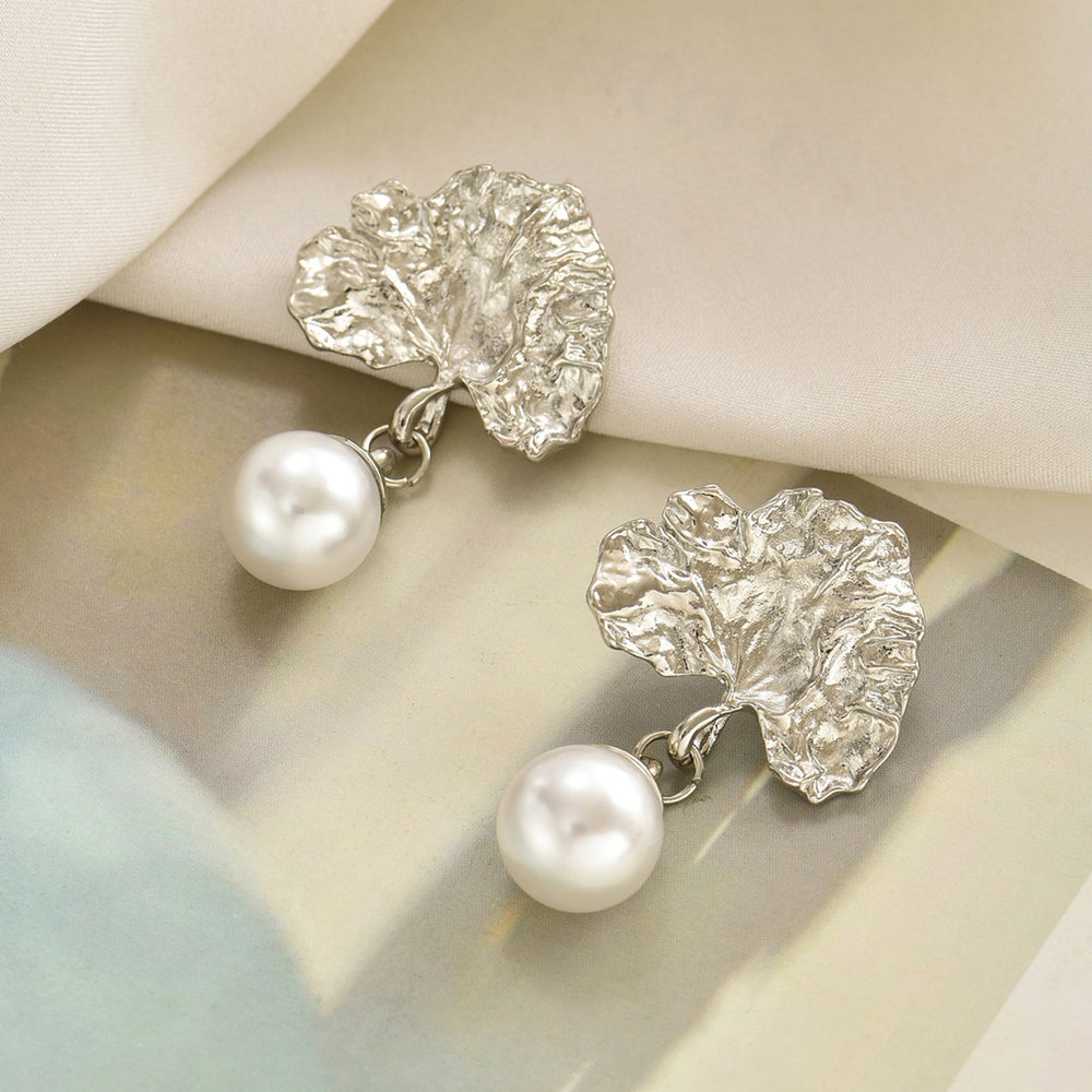 Wholesale faux pearl earrings - european & american cross-border retro fashion earrings - light luxury, high-end, unique, asymmetrical stud earrings for women