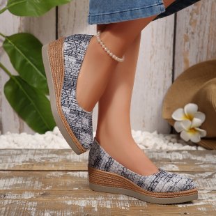 summer new arrival: plus-size chunky sole women's flats for cross-border e-commerce. available in sizes 36-43. wholesale options available. dropshipping to  and