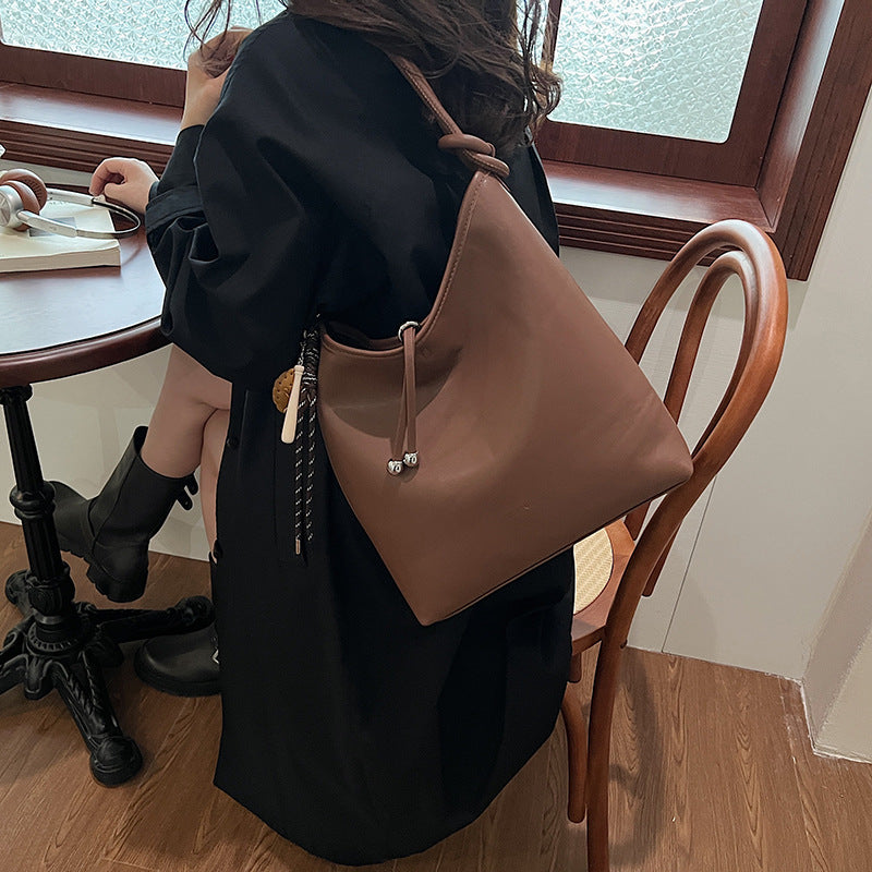 Retro bag women's large capacity 2025 new autumn and winter casual shoulder messenger bag versatile work commuter dumpling bag