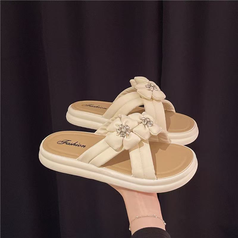 Women's slippers for outdoor wear, 2025 summer new arrival, hot-selling premium chanel-style slippers, trendy chunky sole non-slip sandals