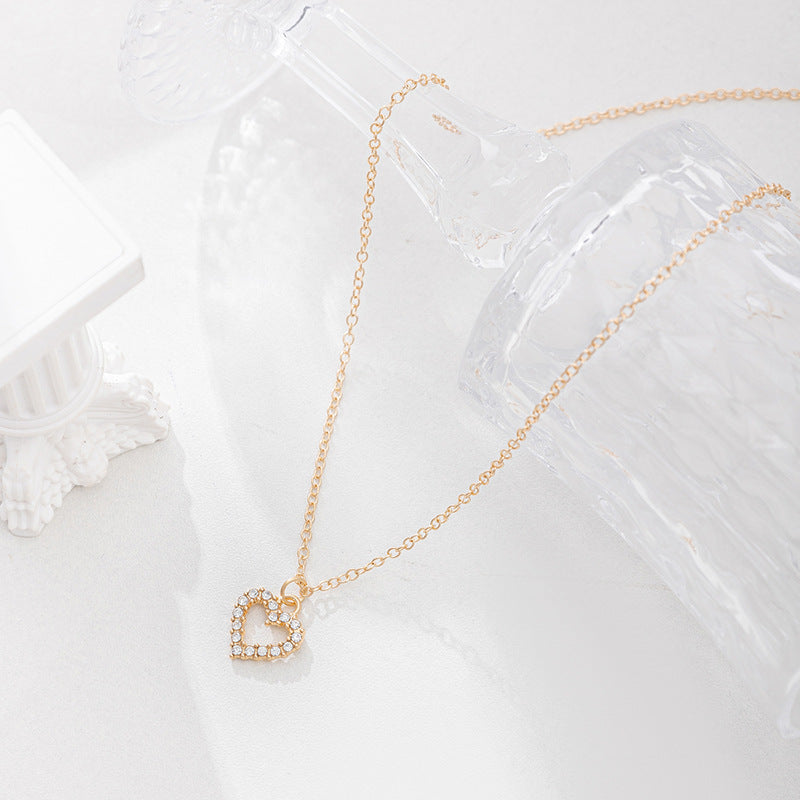 Wholesale alloy heart pendants - european & american cross-border jewelry, exquisite, niche, light luxury, high-end, versatile, diamond-studded necklaces for women