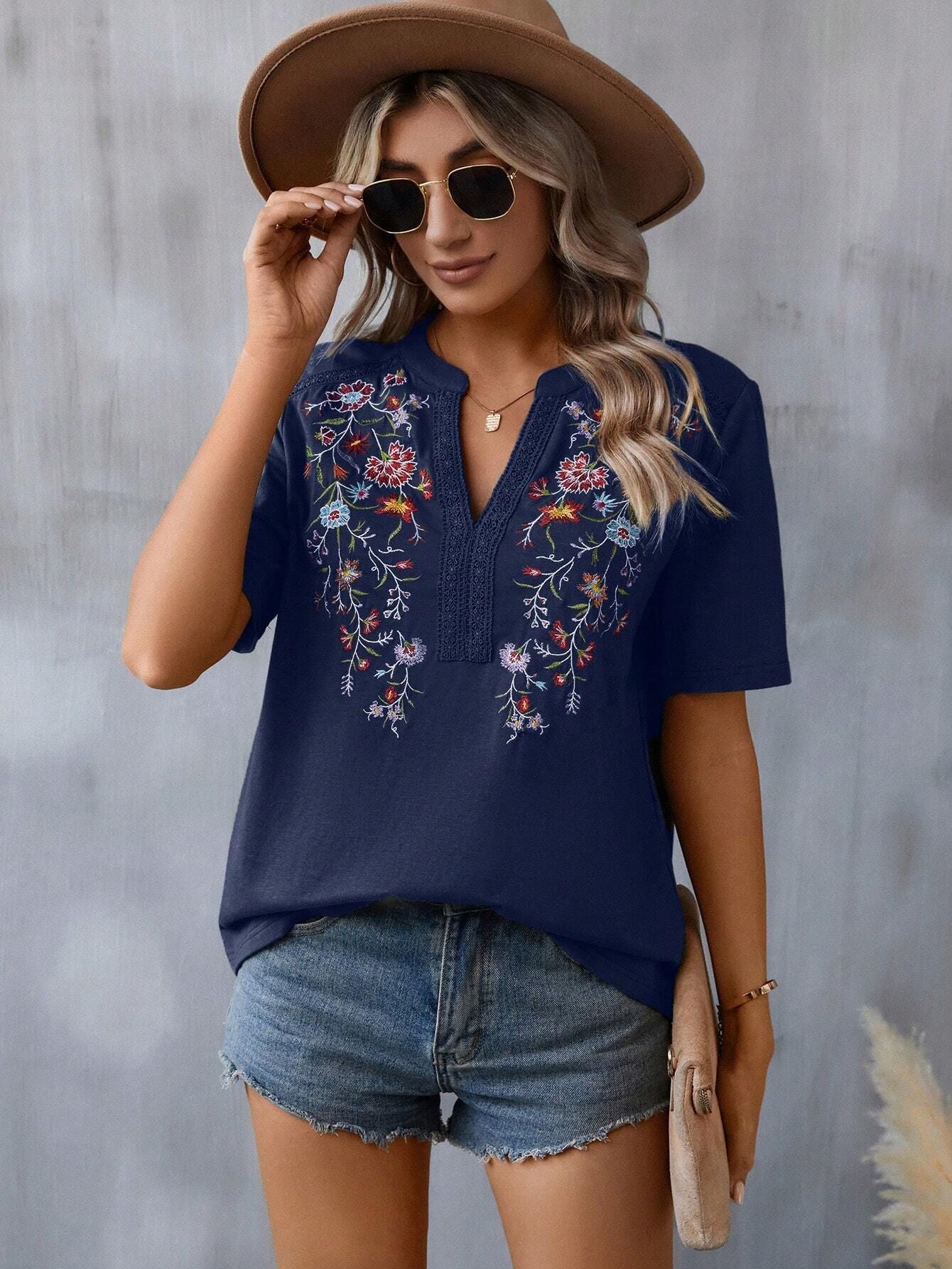 2025 Europe, America,   summer new fashion 10,000-needle embroidered splicing lace lace top women's T