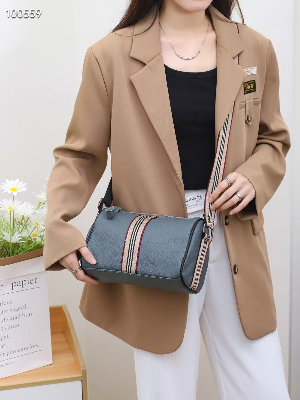 Factory wholesale genuine leather women's bags 2024 new fashion boston pillow bag top layer cowhide shoulder crossbody bag