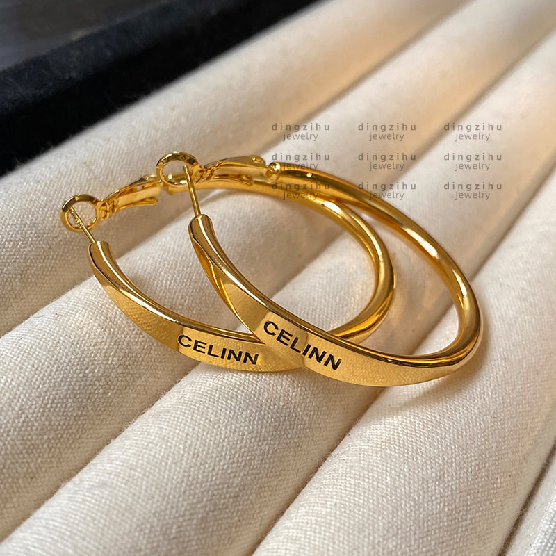 High-end gold hoop earrings for women, vintage, upscale, elegant, european and american style, bold and statement-making, metal earrings
