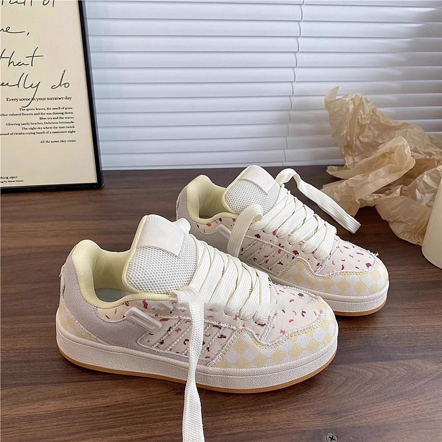 Hong kong style low-top cranberry color bread shoes for women ins trendy 2026 summer new style student easiest for match women's sneakers