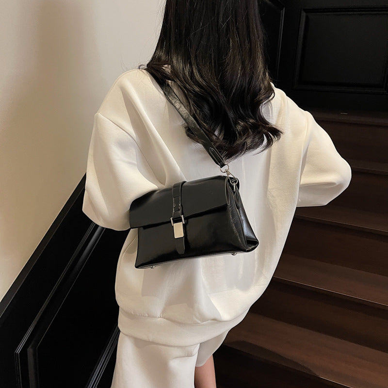 Retro casual commuter small bag women's simple versatile shoulder bag 2025 spring and summer niche fashion underarm bag
