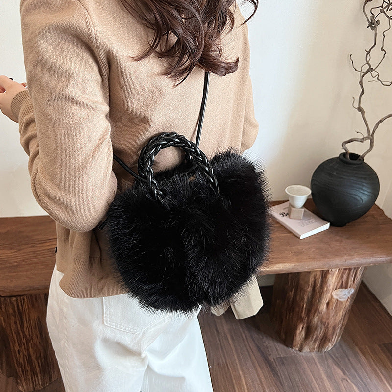 Handheld fluffy bag women's 2023 new autumn and winter pleated cloud bag high-end plush bag single shoulder messenger bag