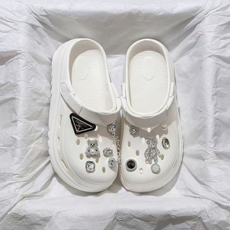 Nurse clogs for women, summer outdoor wear, 2024 new style, anti-slip thick-soled slippers for operating room and office