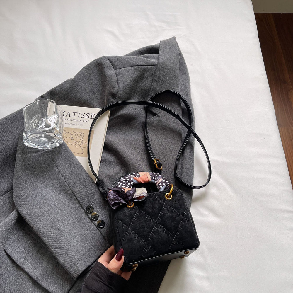 2025 fall/winter new women's handbag - vintage argyle design, light luxury, high-end, stylish commuter shoulder bag