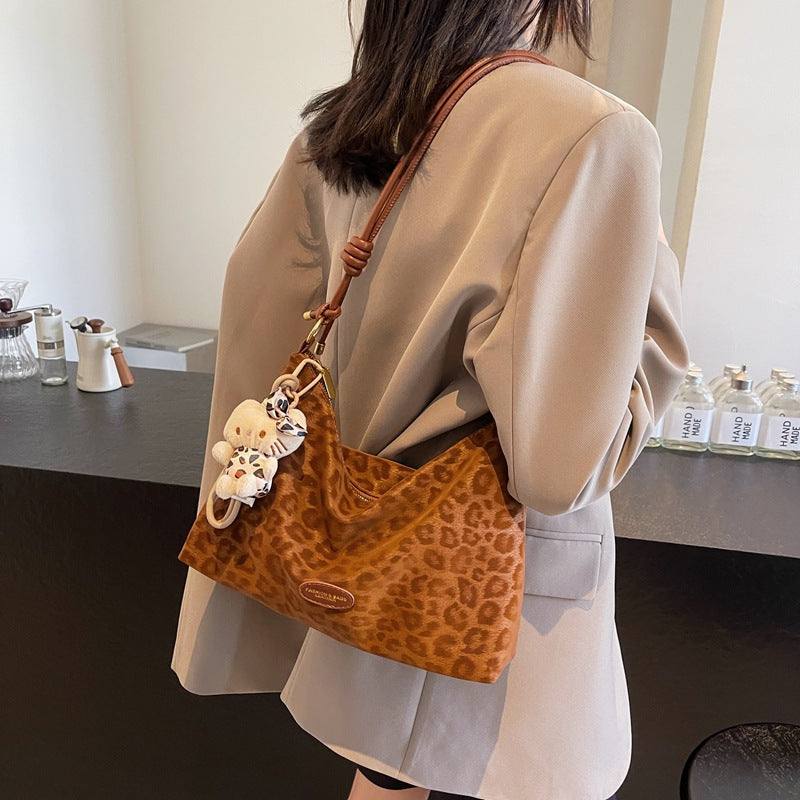 Casual relaxation large-capacity leopard print bag women's 2025 new autumn and winter commuter shoulder bag portable tote bag