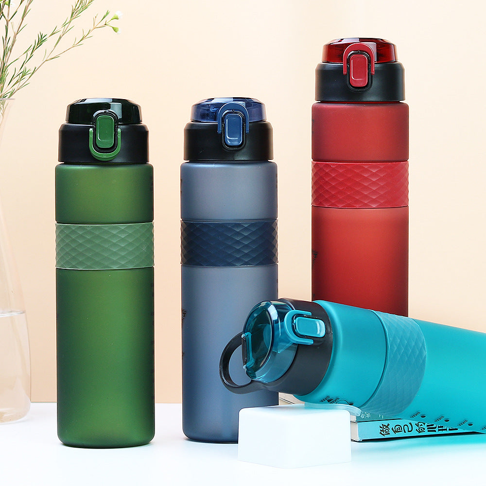 Factory-customized portable plastic water bottle, outdoor sports direct drink large capacity water jug, pop-up lid anti-scald space cup with straw