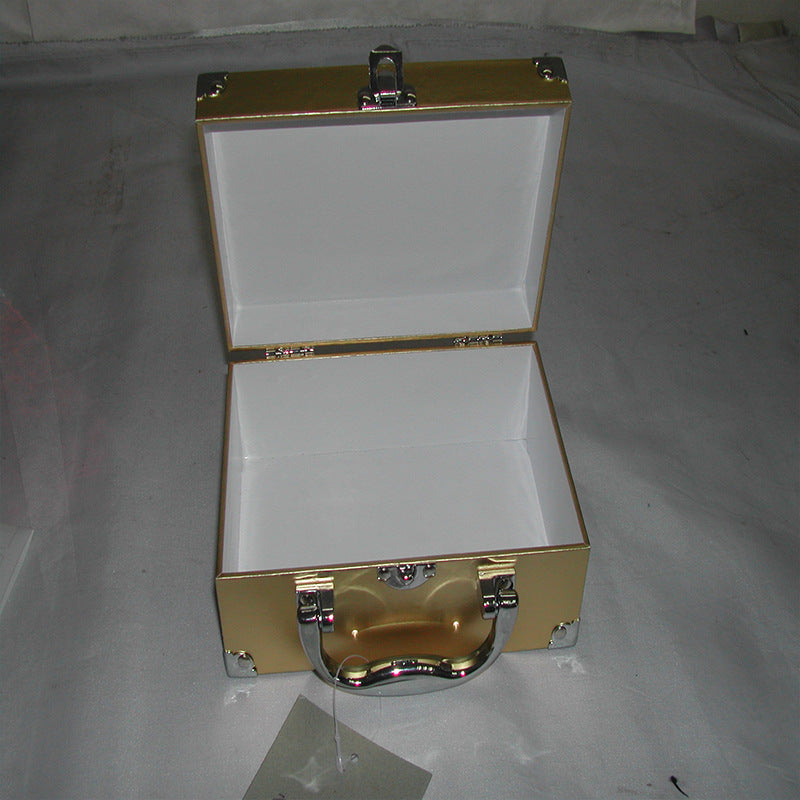 Dongguan manufacturers customize the production of aluminum alloy toolboxes, portable household cosmetic cases, and professional makeup bags from one day