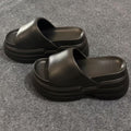 Thick sole rivet slippers for women summer outwearthick sole shit feeling 2026new arrivalsummerpopular sandals wholesale