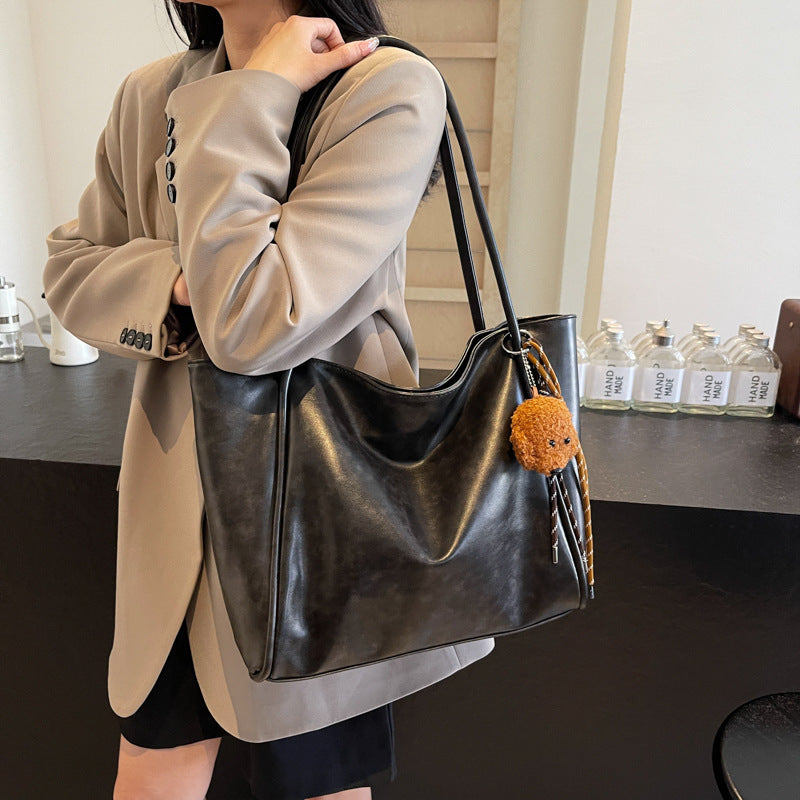 Autumn and winter retro fashion tote bag women's 2025 new commuting large-capacity shoulder bag high-end underarm bag