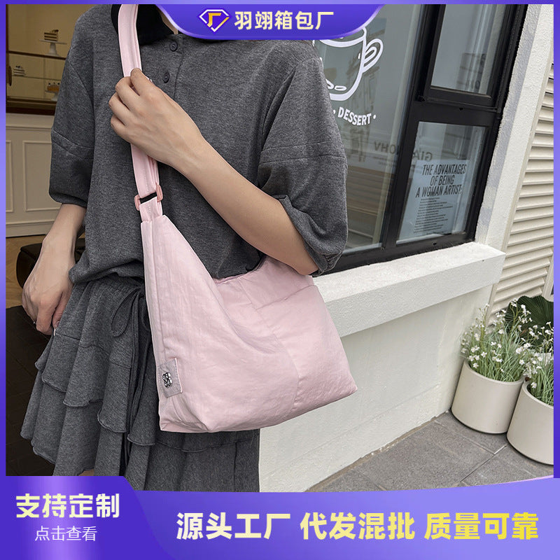Foreign single nylon cloth bag women's large capacity 2025 new summer leisure niche shoulder messenger bag commuter dumpling bag