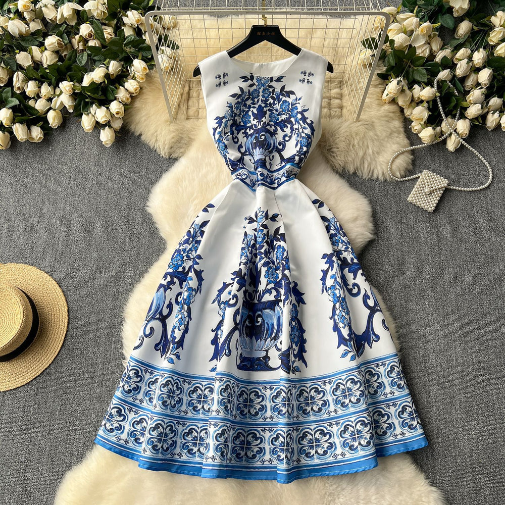 Vintage court style printed dress - women's french chic, slimming, elegant, sleeveless, flowy maxi gown