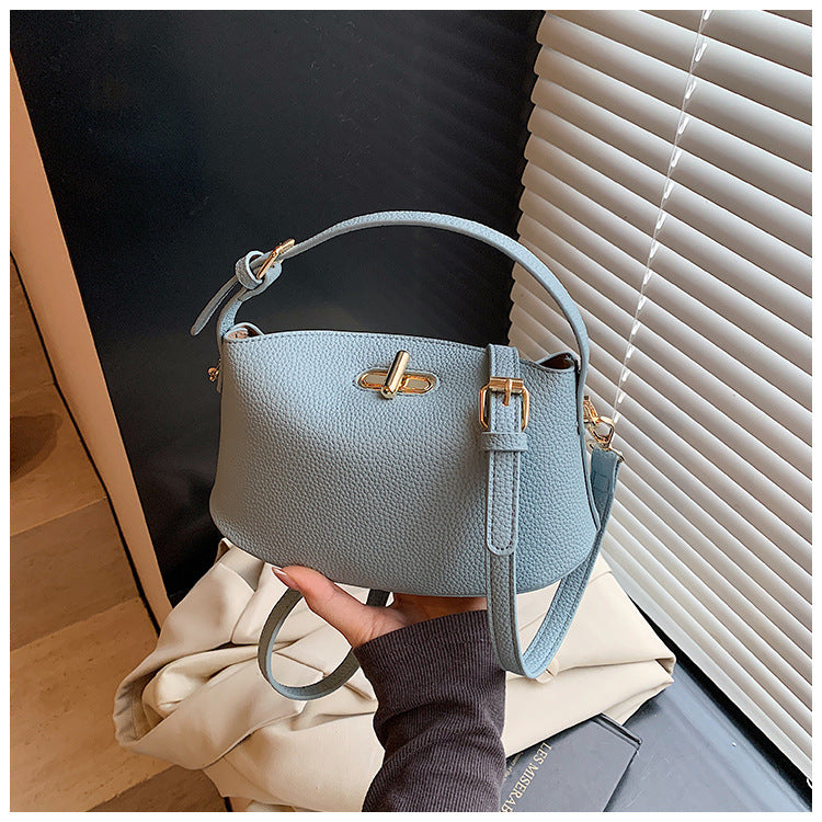 Cross-border messenger bag women's bag 2025 new summer niche shoulder handbag high-end sense foreign style work small bag