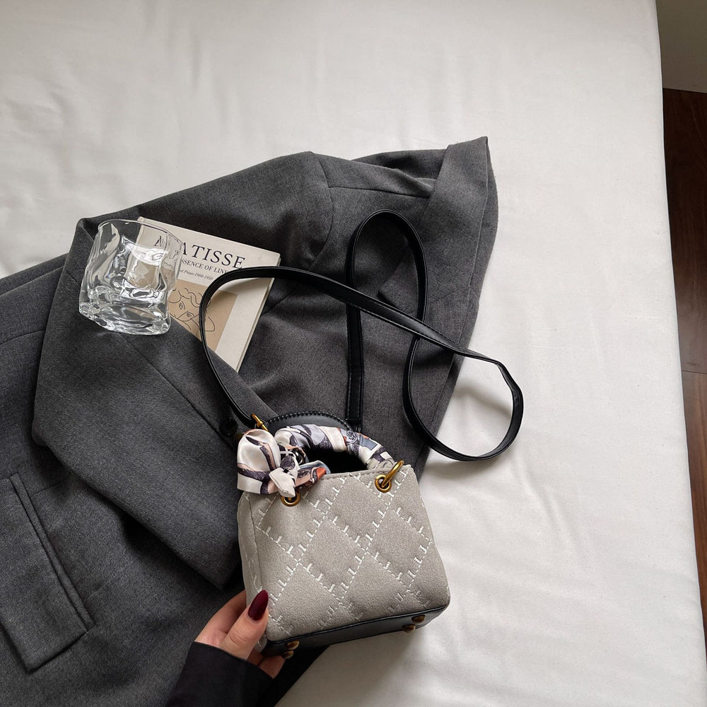 2025 fall/winter new women's handbag - vintage argyle design, light luxury, high-end, stylish commuter shoulder bag