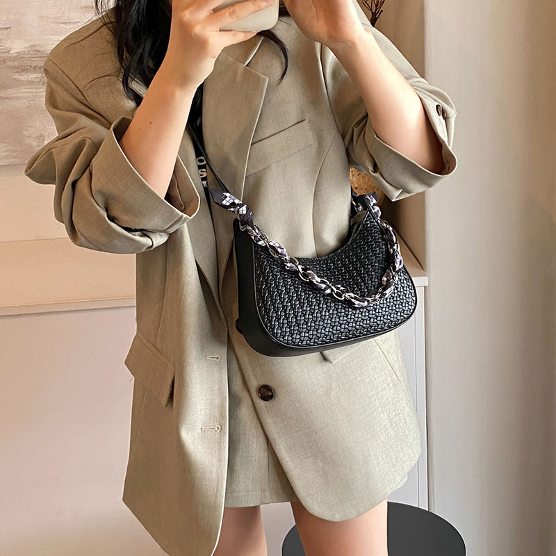 New French niche high-end underarm baguette bag women's 2025 new trendy and versatile ins chain shoulder bag