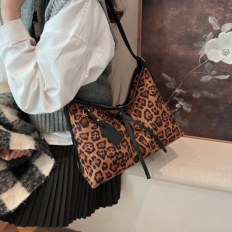 Foreign trade leisure commuting large-capacity shoulder bag women's 2025 new autumn and winter popular high-end leopard print messenger bag